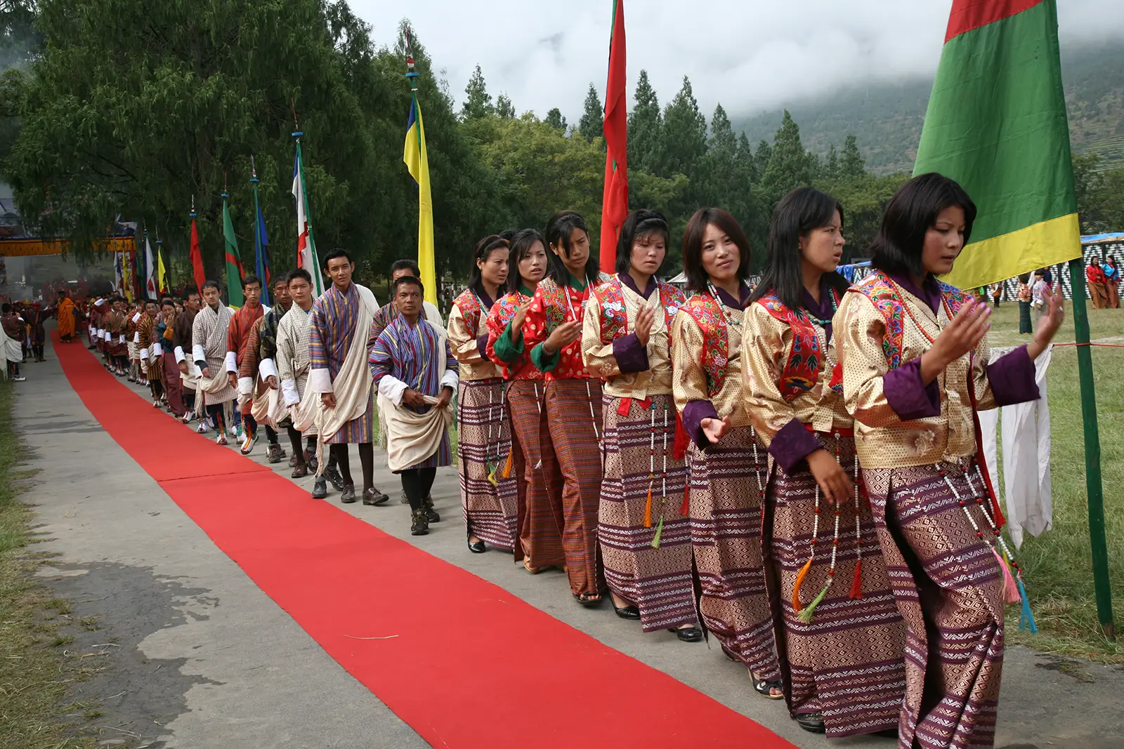 BhutanFestivalTourgal2